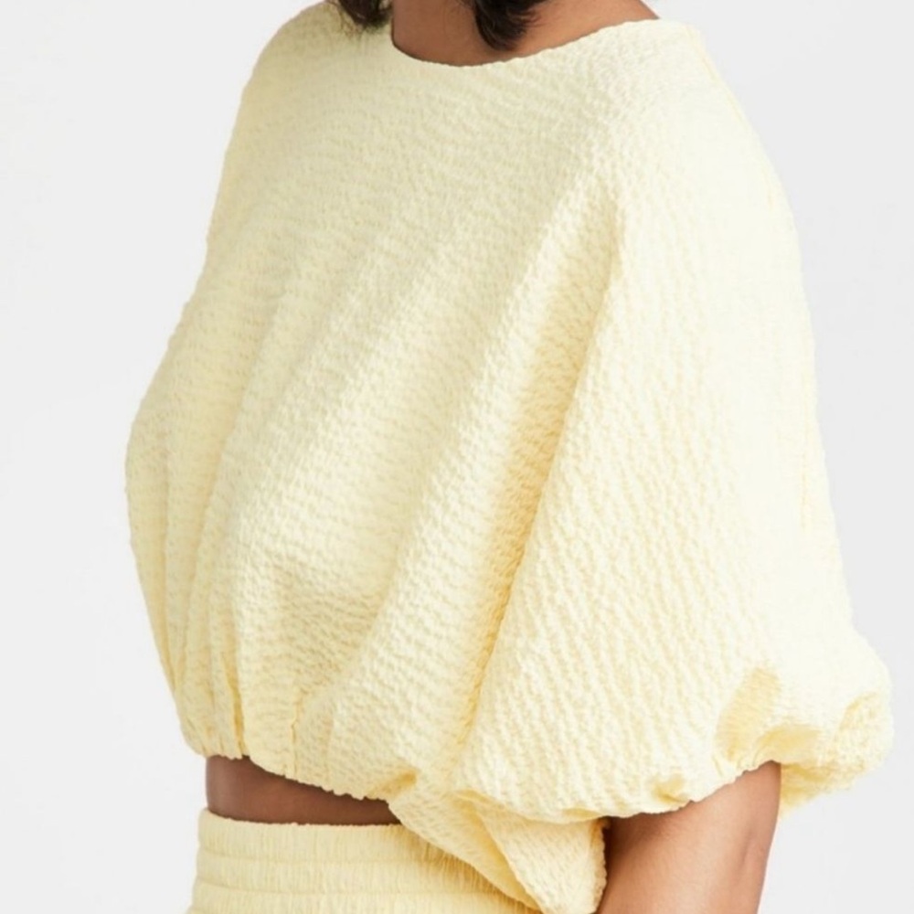 La Ven Voluminous Cropped Balloon Top